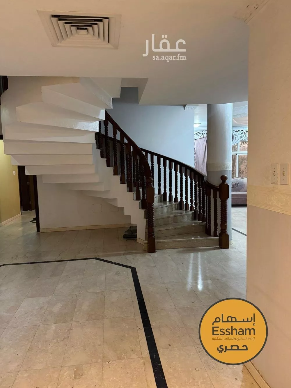 5 bedroom villa in East Beach 4