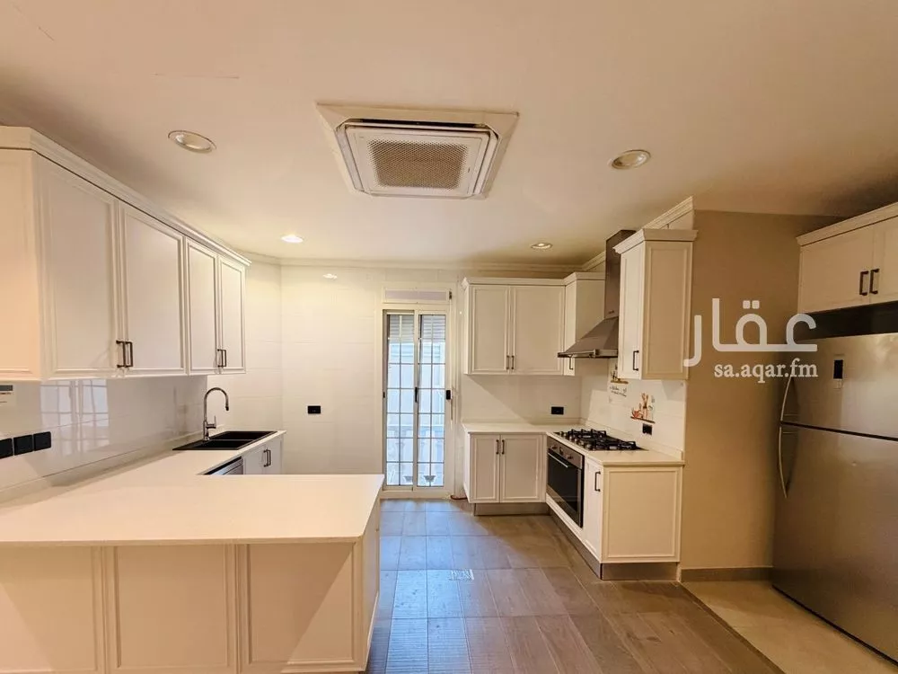 3 bedroom villa in Al Shati, Jeddah 6