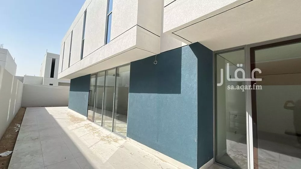 4 bedroom villa in Al Fanar 6
