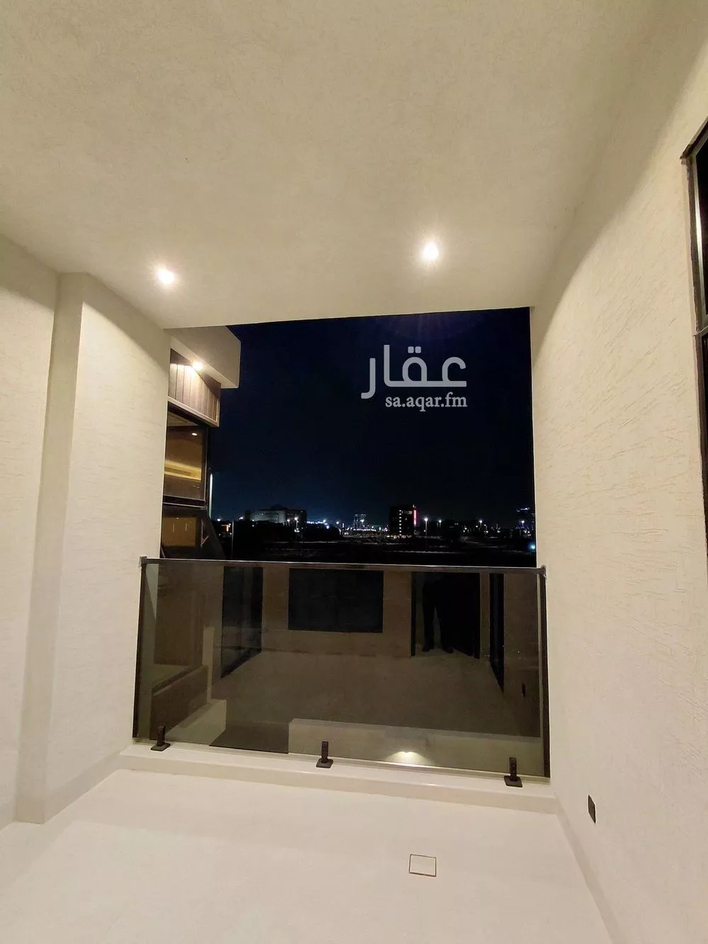 فيلا 4 غرف في السيف 5
