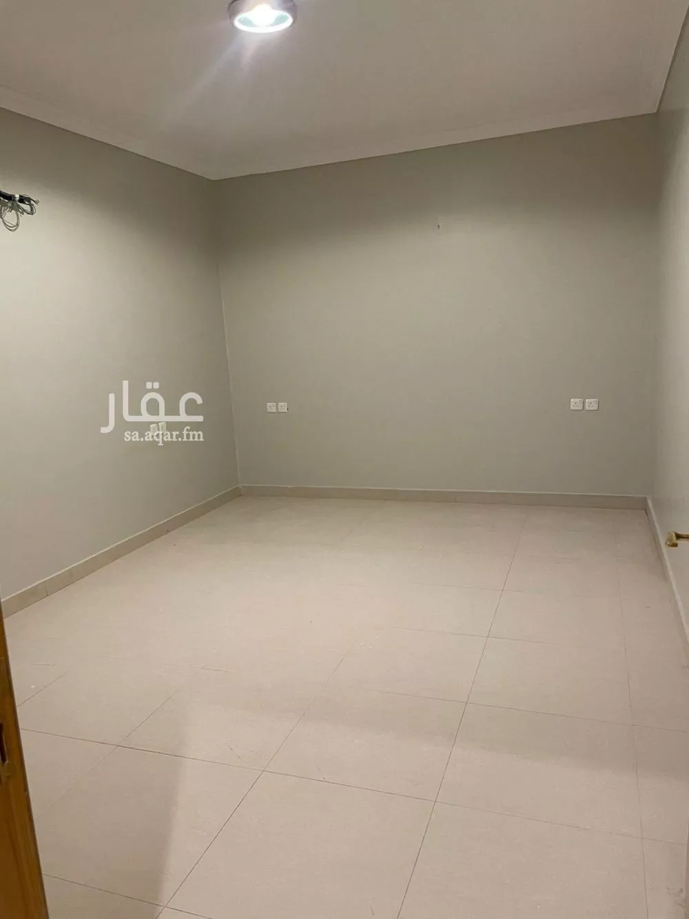 شقة 4 غرف في الملقا 6