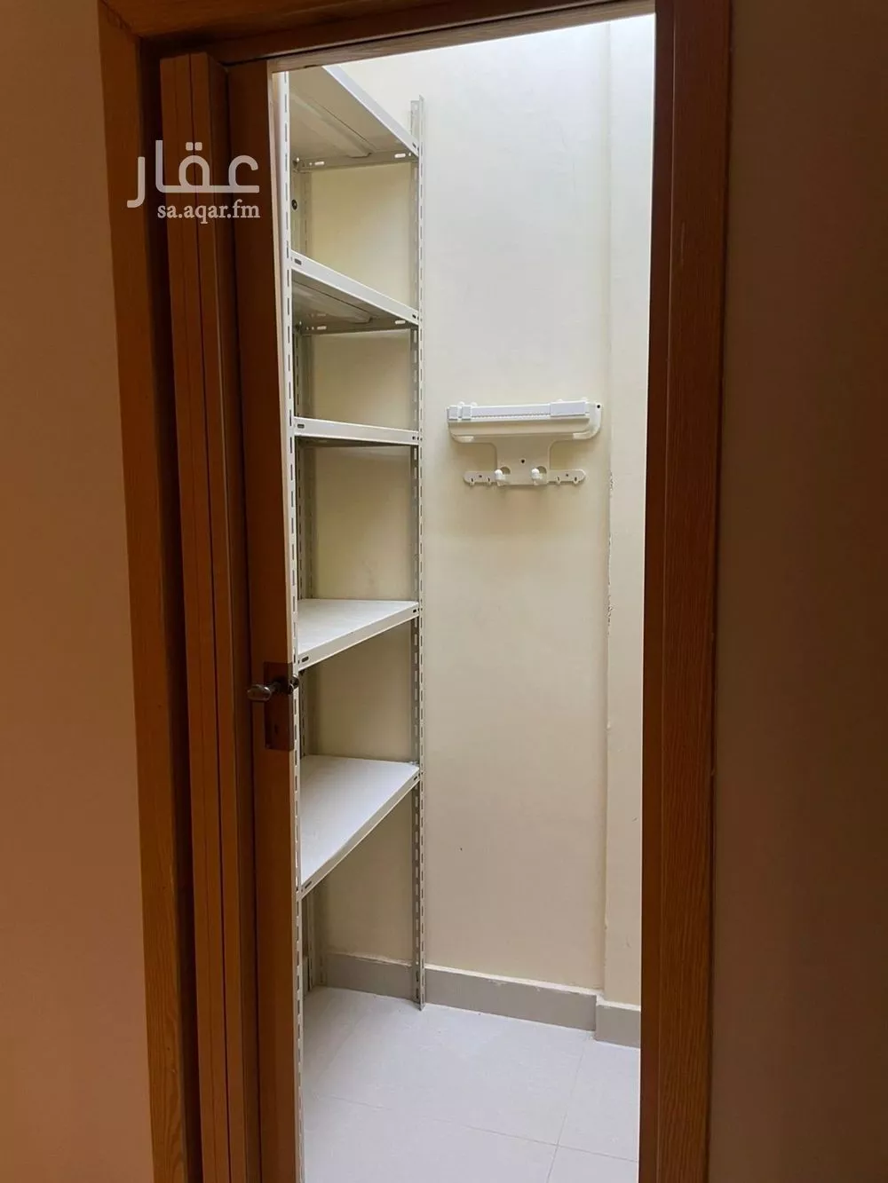 شقة 4 غرف في الملقا 9