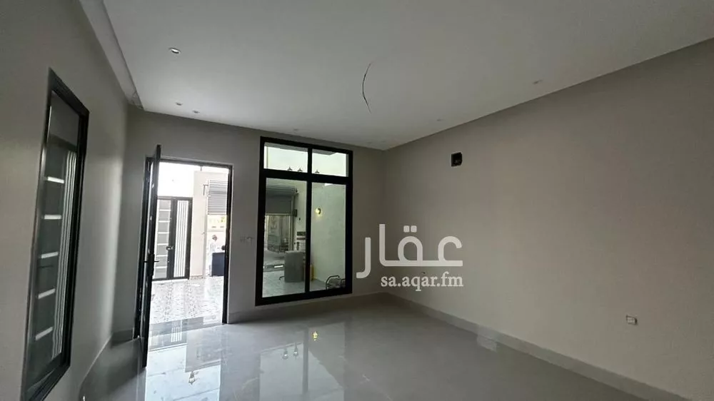 5 bedroom villa in Dahiat King Fahd 4