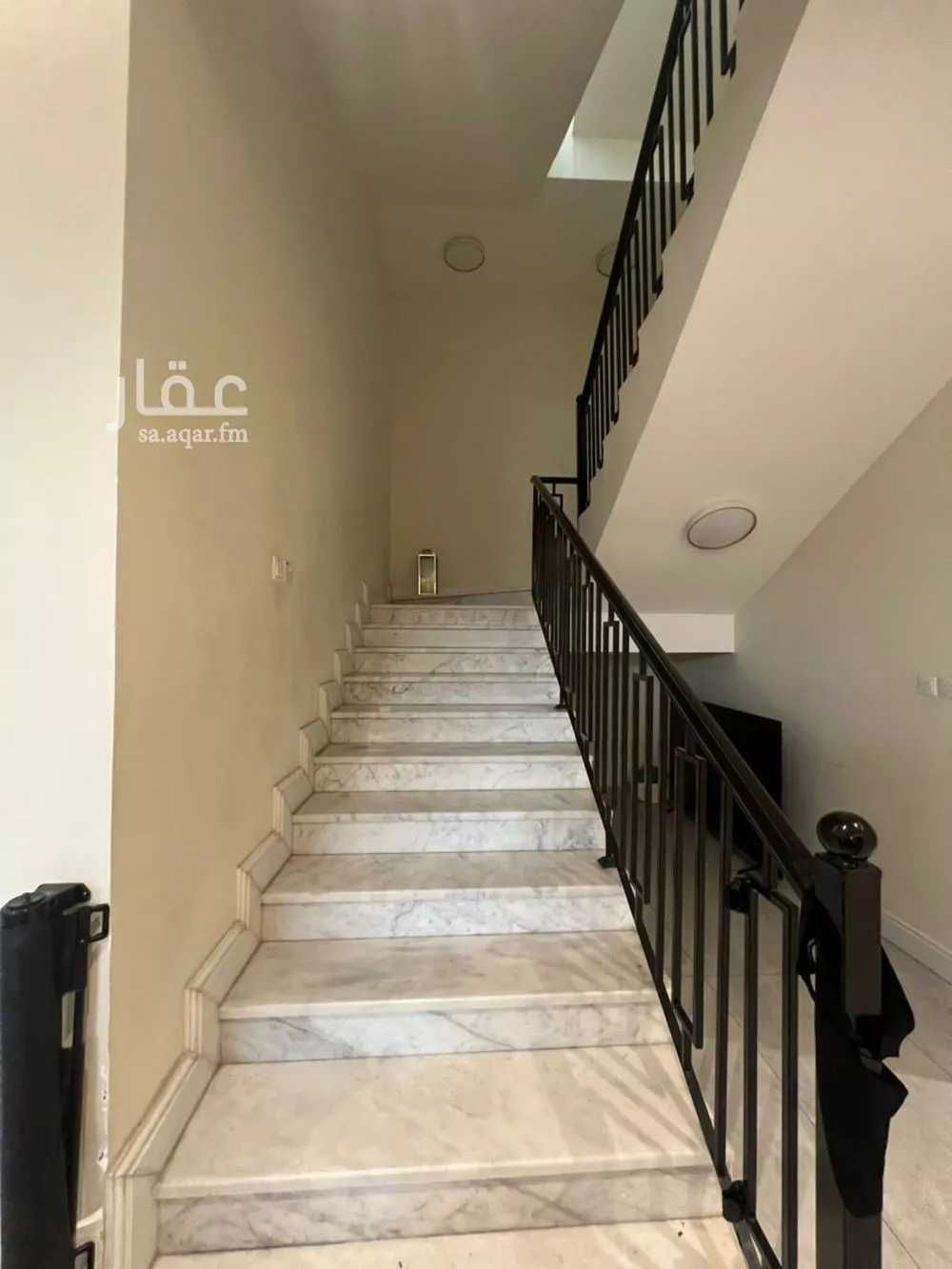فيلا 7 غرف في الشرق 12