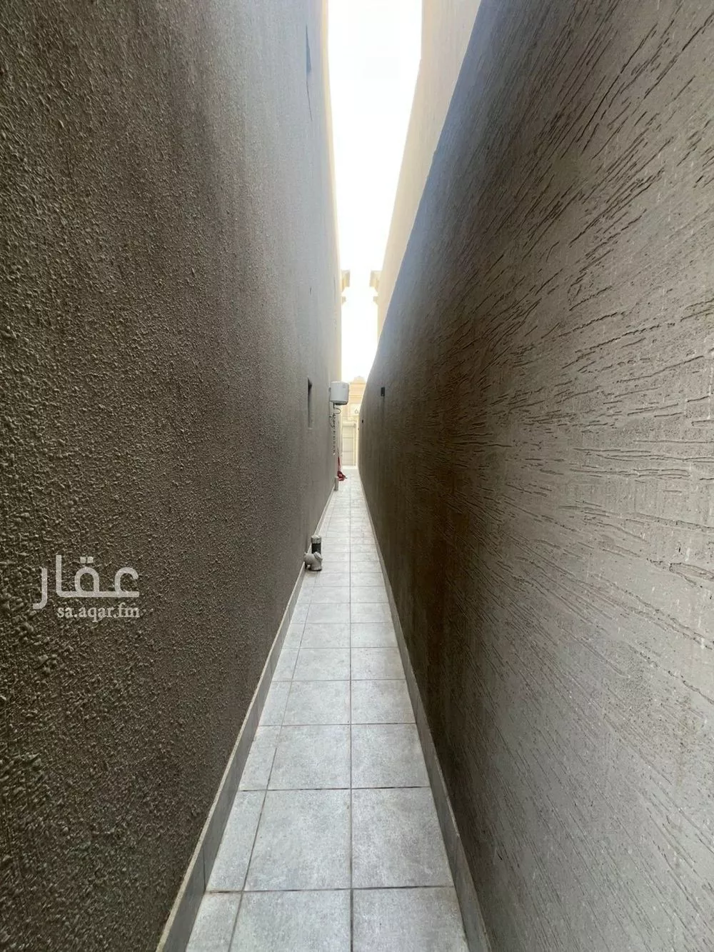 فيلا 7 غرف في الشرق 16