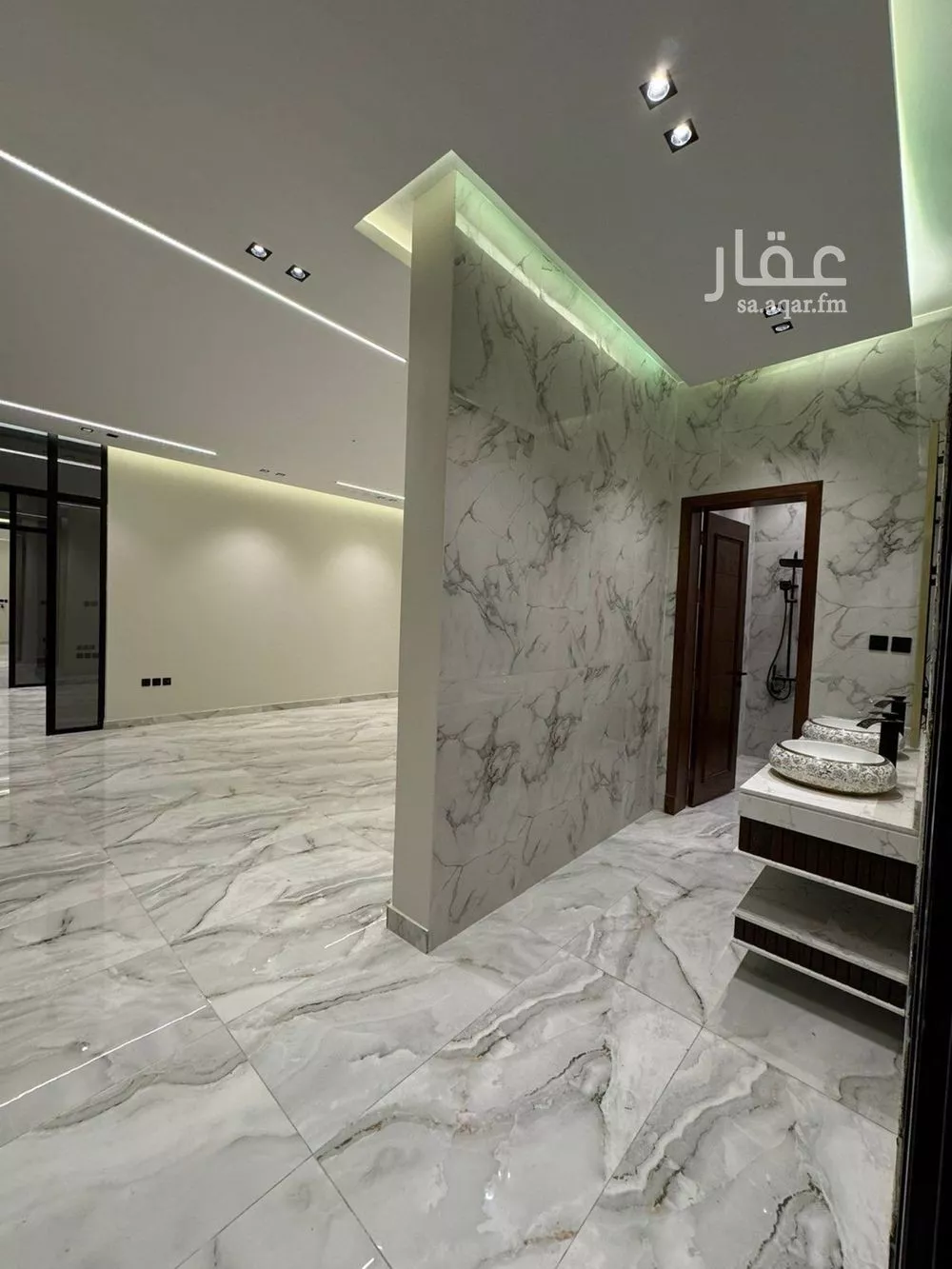 5 bedroom villa in Qasr Al Khaleej 3