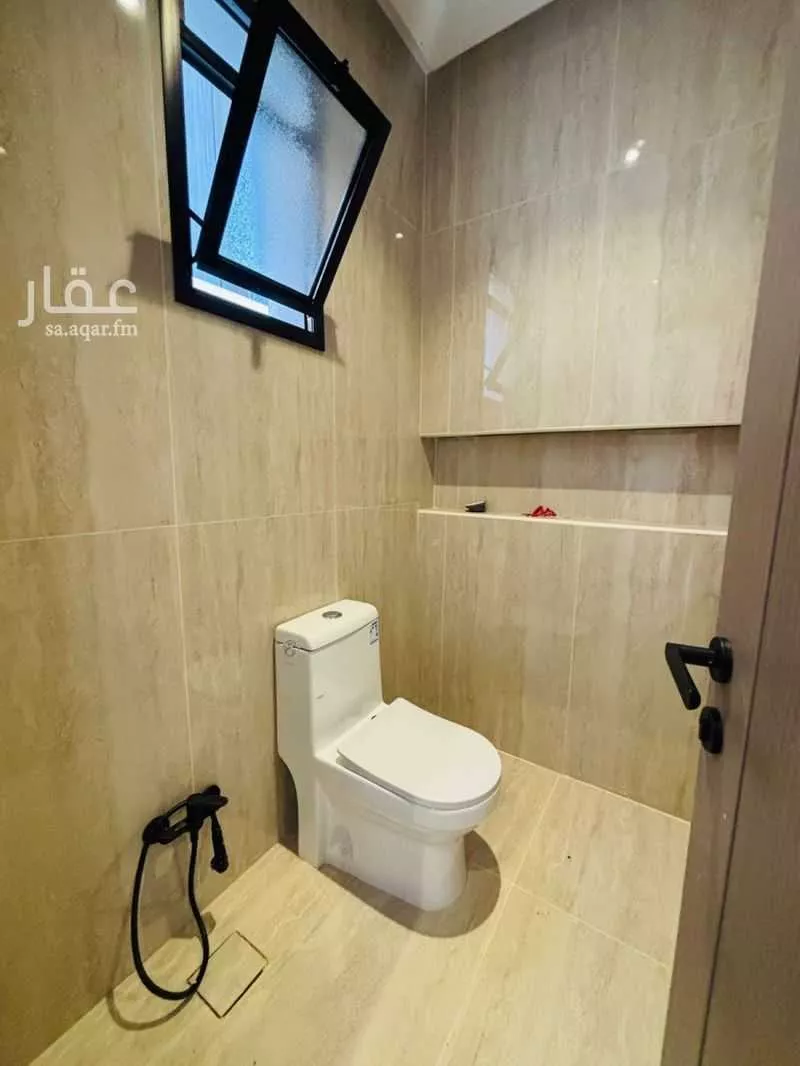 فيلا 8 غرف في ضاحية الملك فهد 13