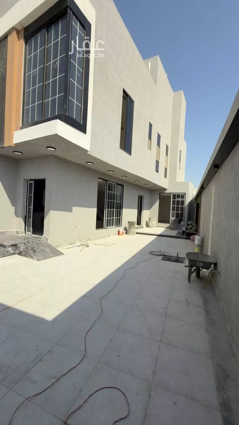 6 bedroom villa in Dahiat King Fahd 4