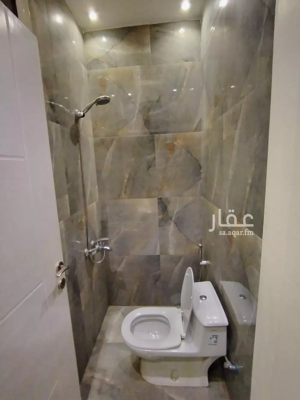 شقة 1 غرف في الملقا 5