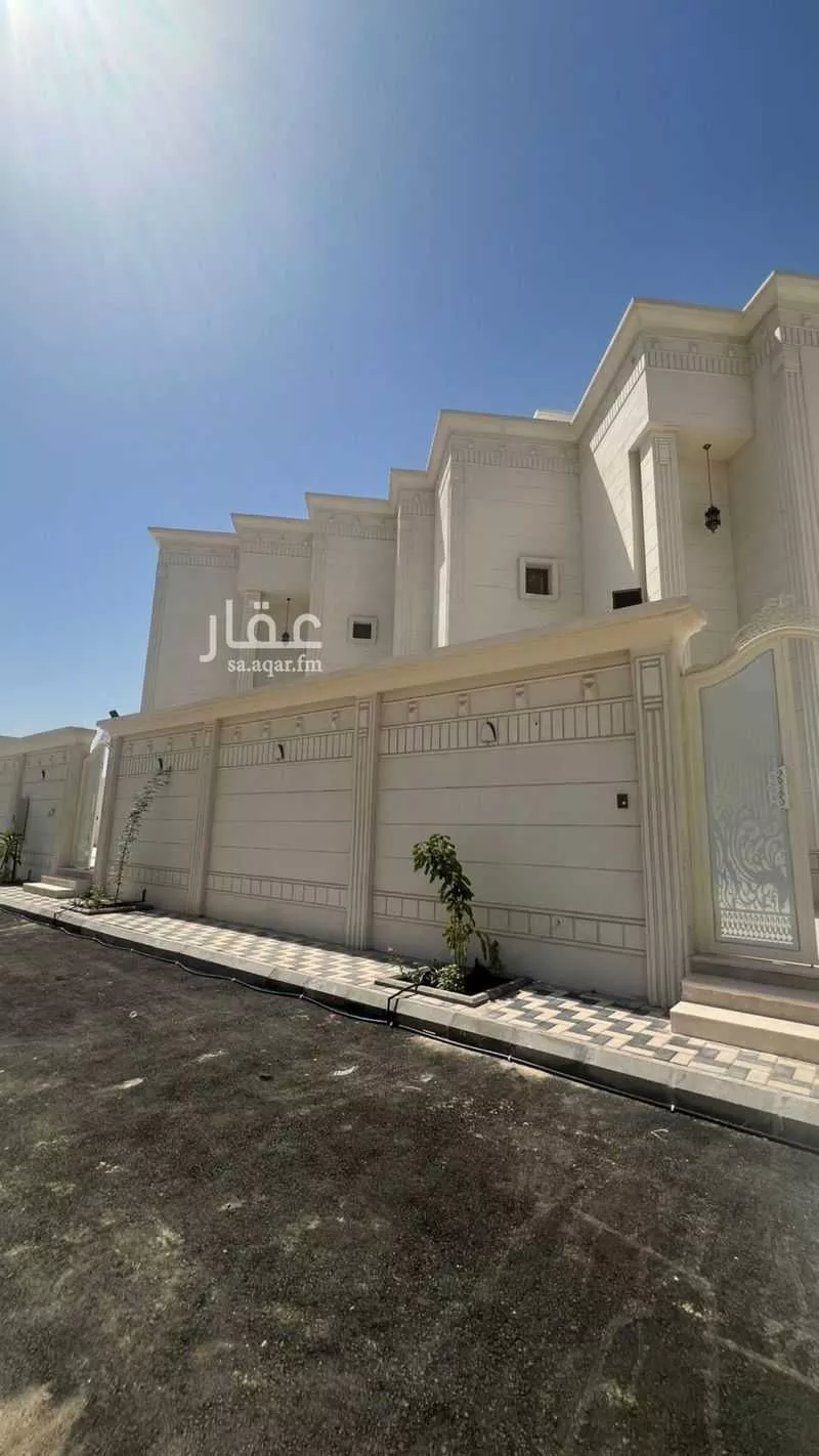 فيلا 11 غرف في ضاحية الملك فهد 4