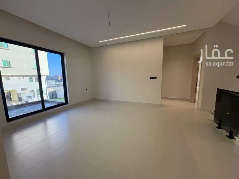5 bedroom villa in Ash Shati Al Gharbi, Eastern Province 11