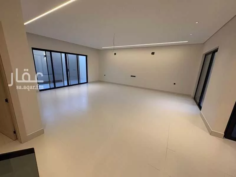 5 bedroom villa in Ash Shati Al Gharbi, Eastern Province 14