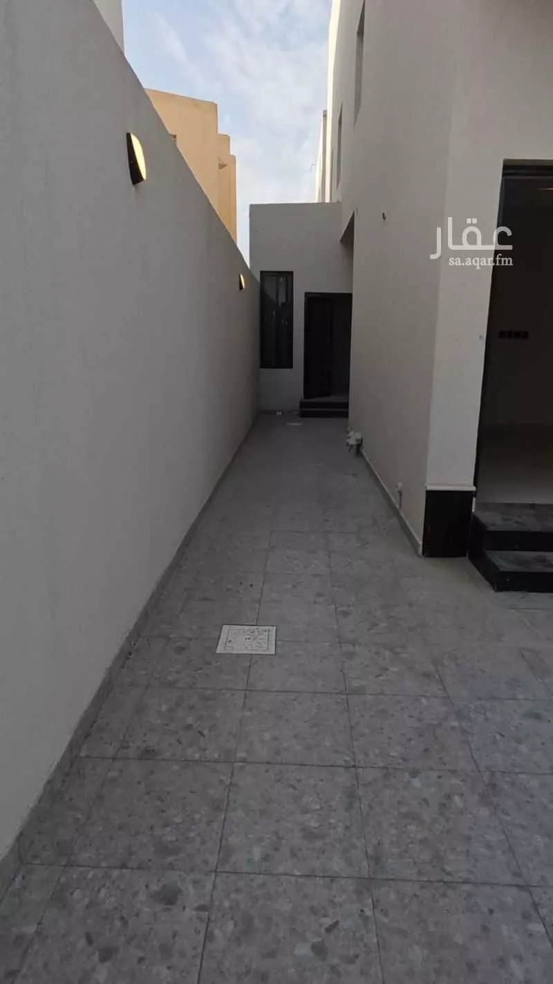 فيلا 5 غرف في ضاحية الملك فهد 2