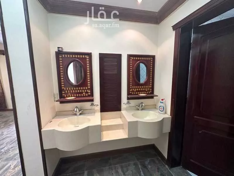 8 bedroom villa in Ash Shati Al Gharbi 2