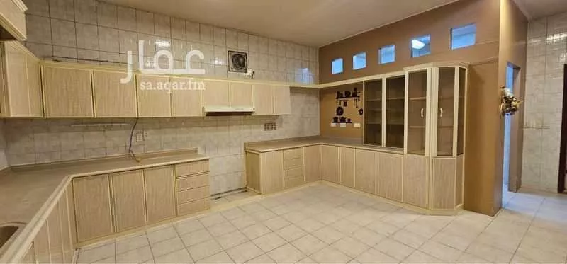8 bedroom villa in Uhud 8
