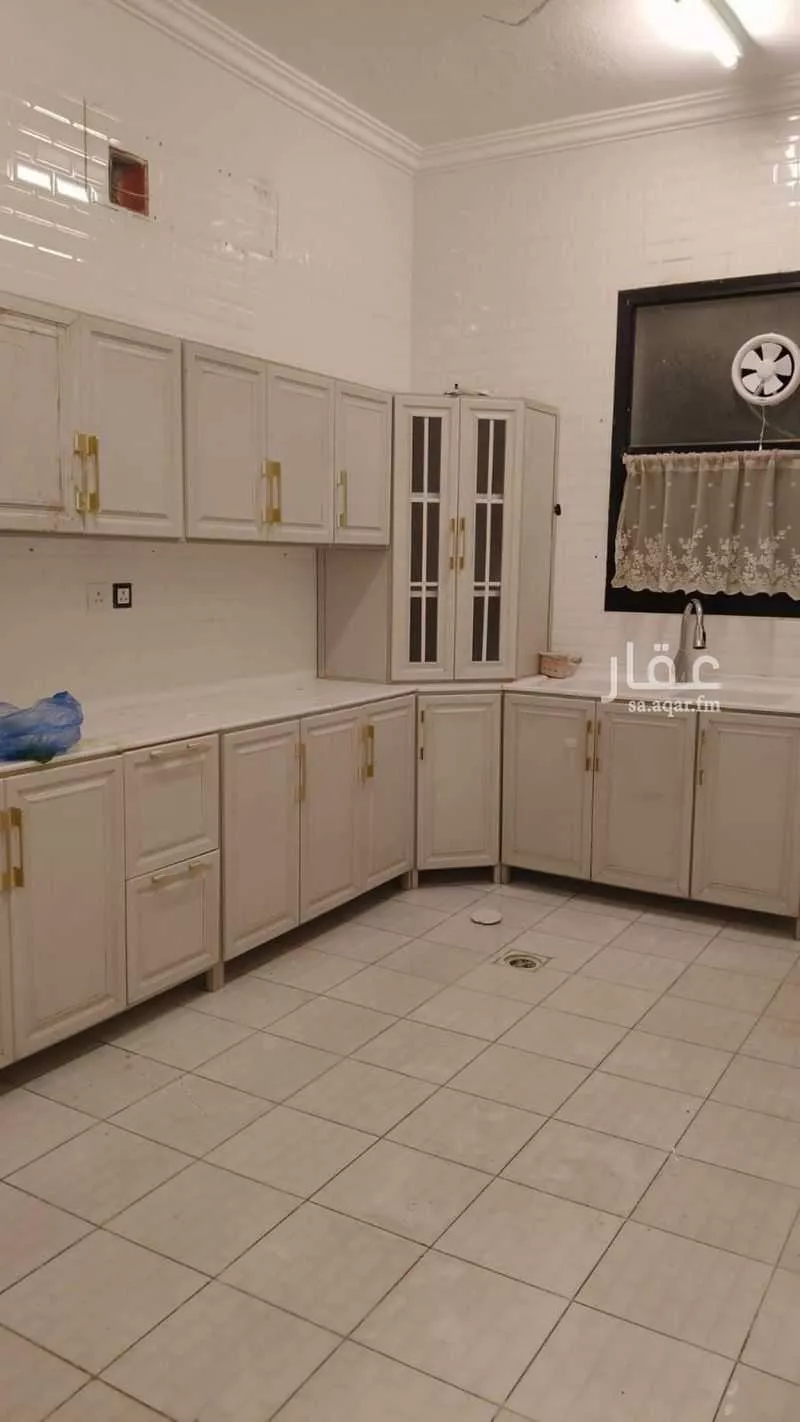 3 bedroom apartment in Al Yarmouk 4