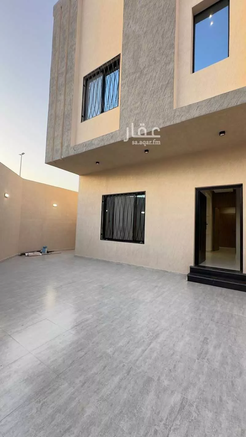 8 bedroom villa in Dahiat King Fahd 4