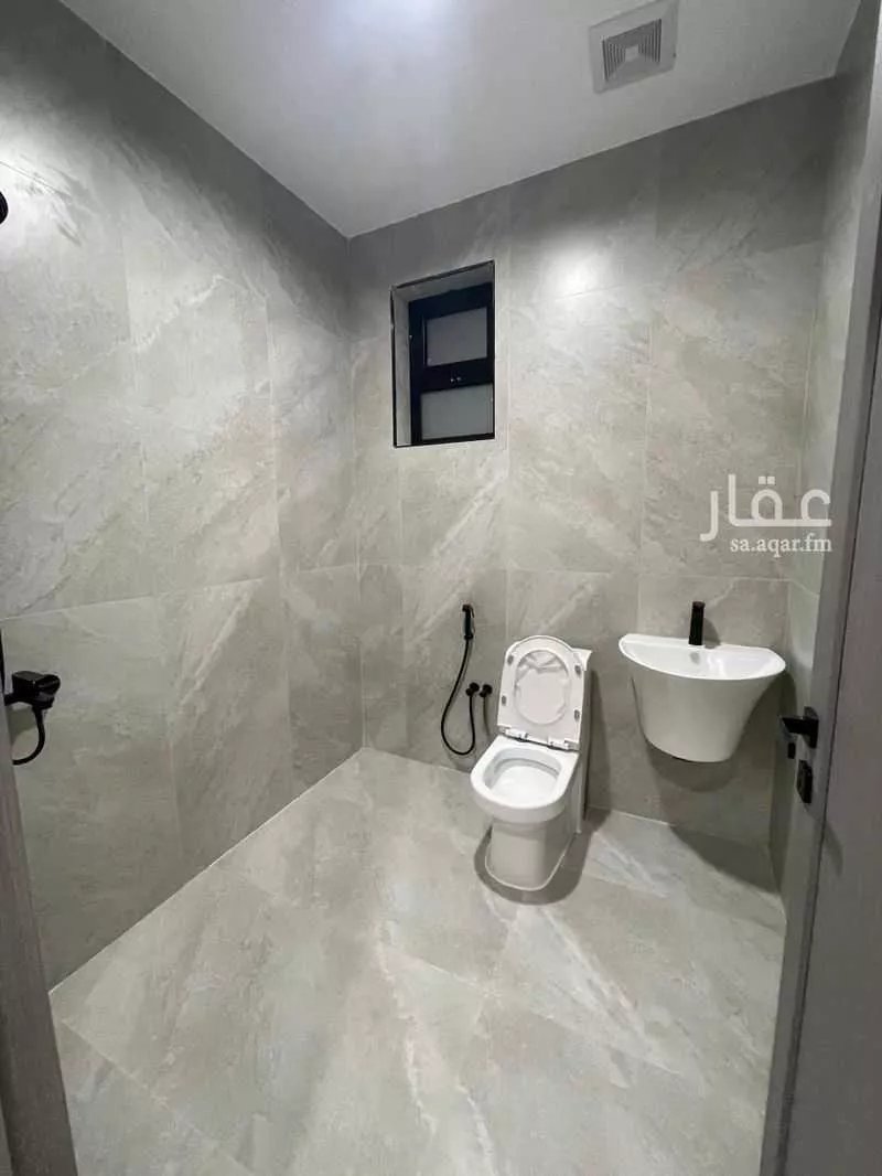 فيلا 8 غرف في الشرق 3