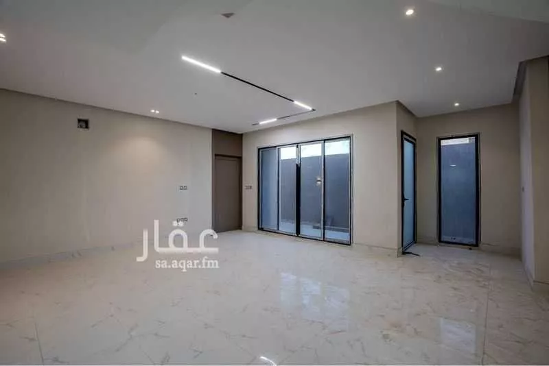 فيلا 7 غرف في ضاحية الملك فهد 14
