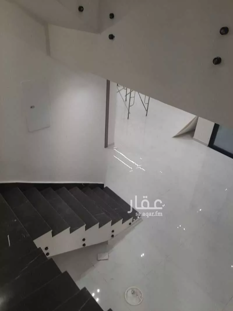 فيلا 5 غرف في ضاحية الملك فهد 7