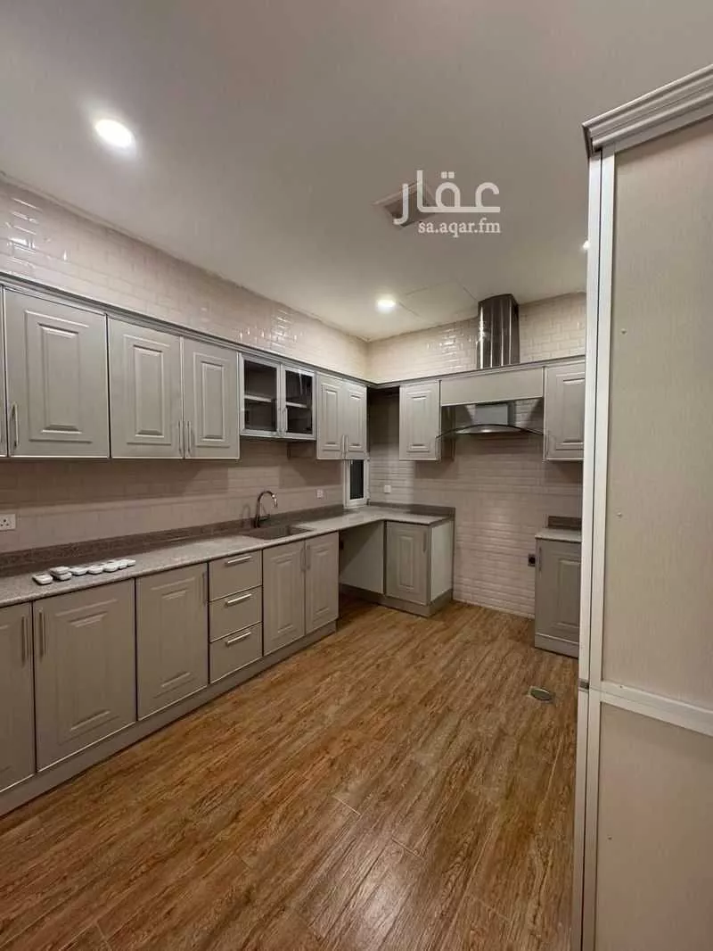3 bedroom apartment in Al Qusur 7