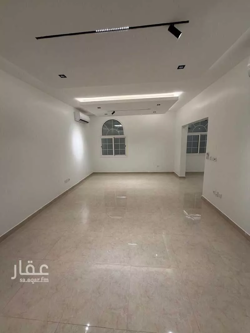 3 bedroom apartment in Al Qusur 4