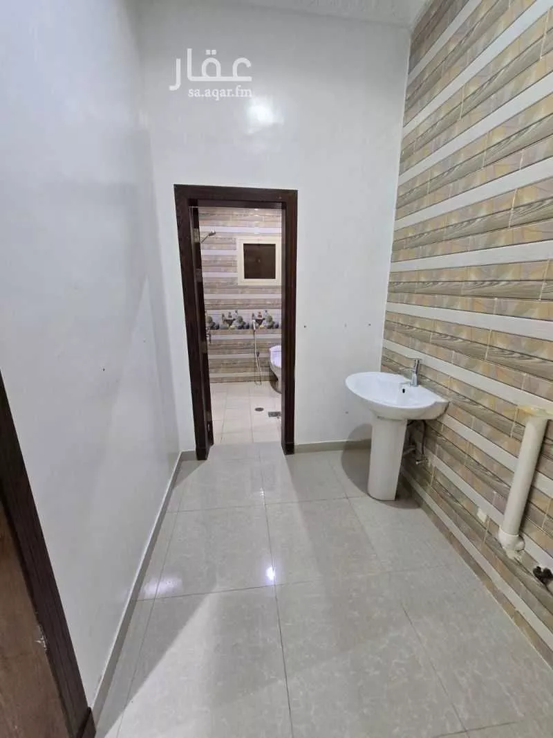 4 bedroom apartment in Abdullah Fuad, Eastern Province 7