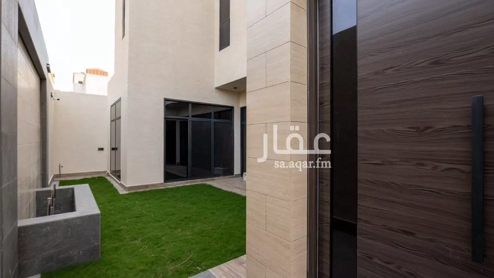 6 bedroom villa in Al Qusur 4