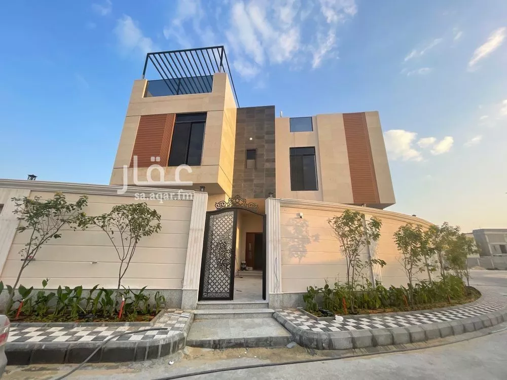 4 bedroom villa in Al Qusur 2