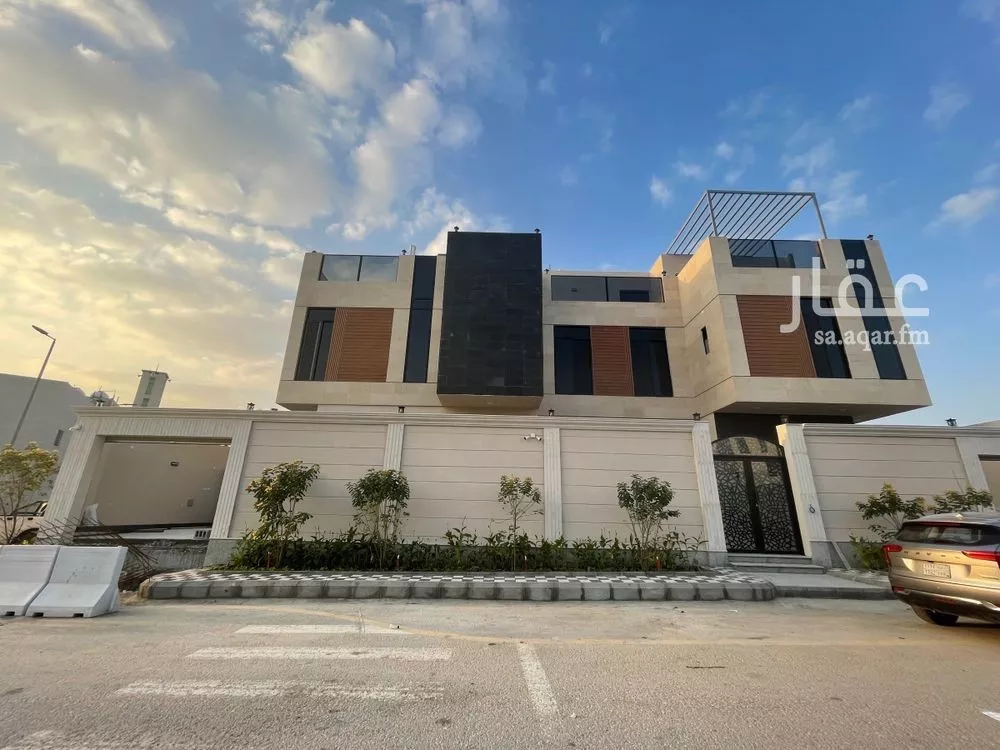 4 bedroom villa in Al Qusur 3