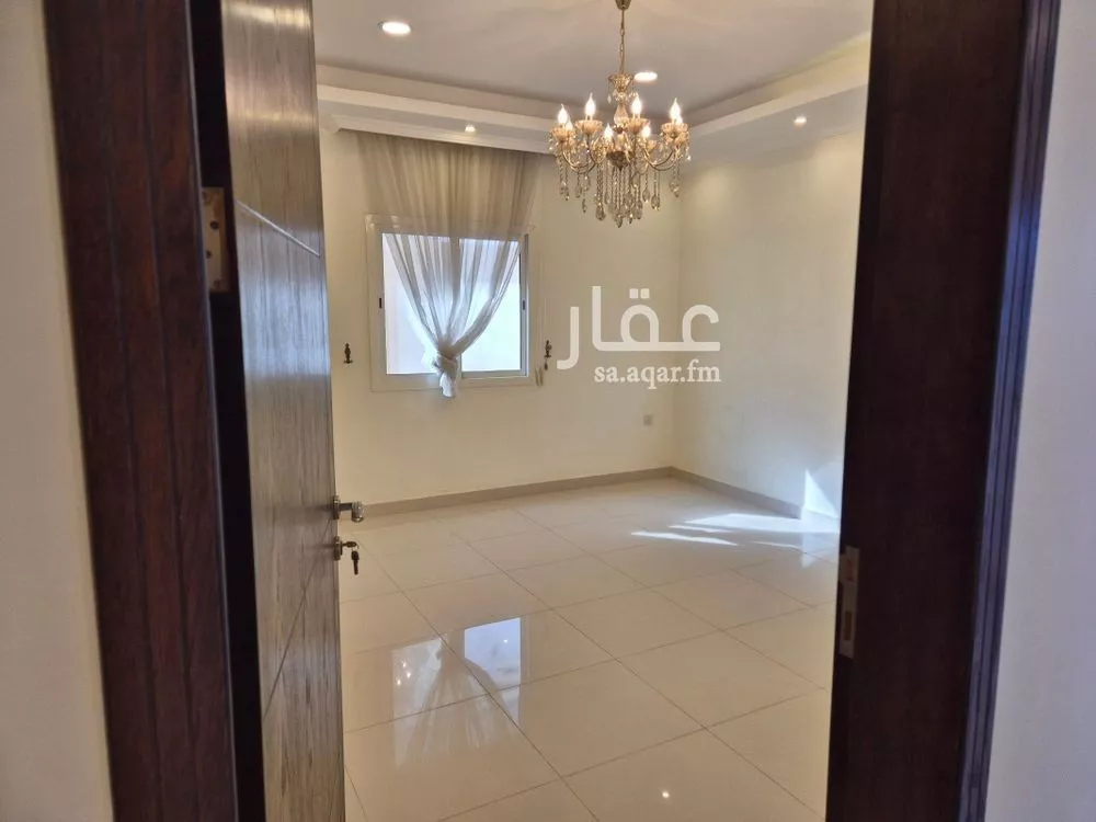 5 bedroom duplex in Al Qusur 2