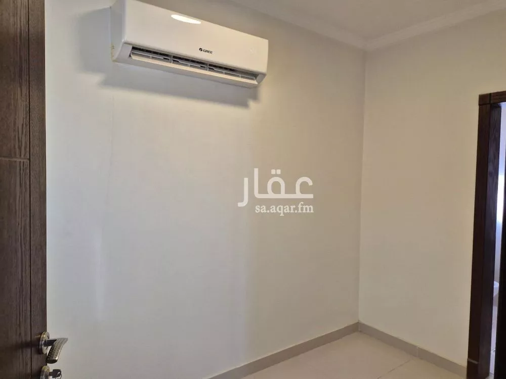 5 bedroom duplex in Al Qusur 11