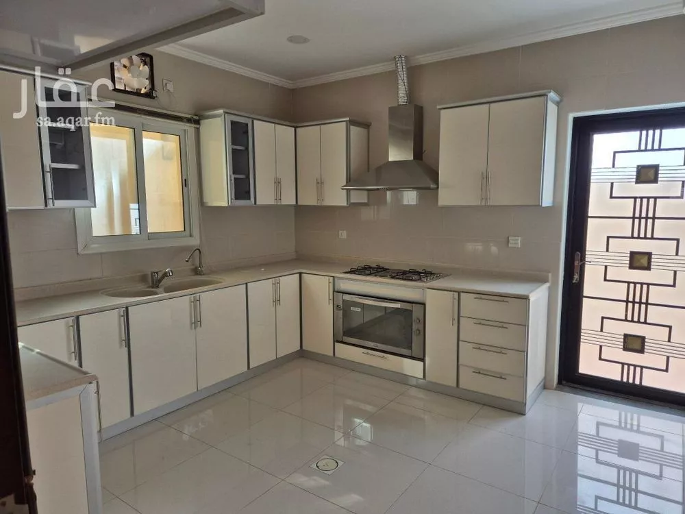 5 bedroom duplex in Al Qusur 13