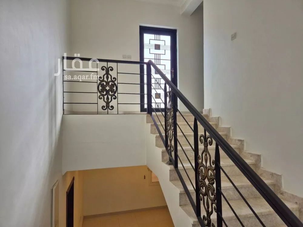 5 bedroom duplex in Al Qusur 14