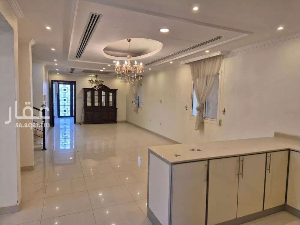 5 bedroom duplex in Al Qusur 16