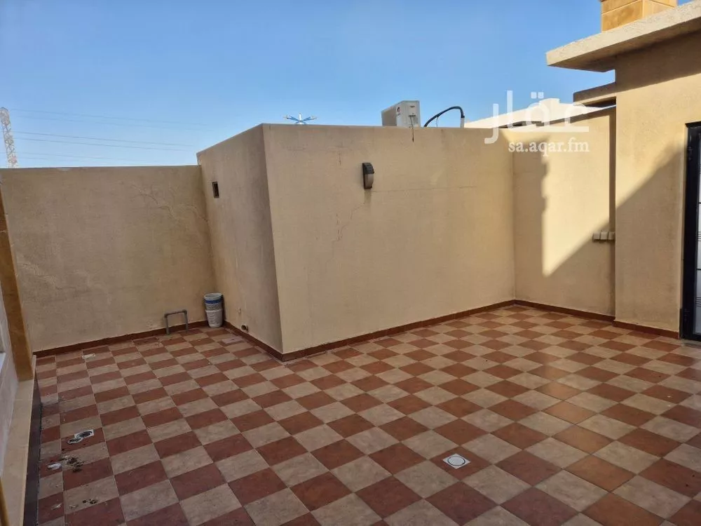 5 bedroom duplex in Al Qusur 22