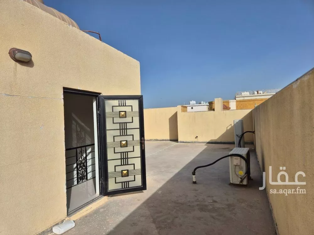 5 bedroom duplex in Al Qusur 23