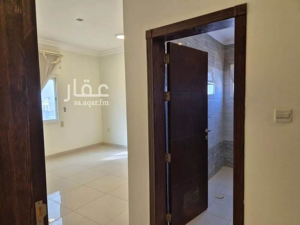 5 bedroom duplex in Al Qusur 5