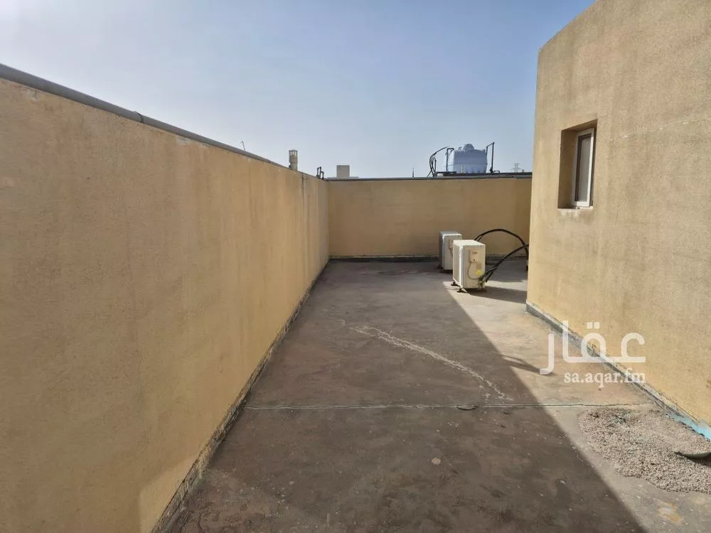 5 bedroom duplex in Al Qusur 7