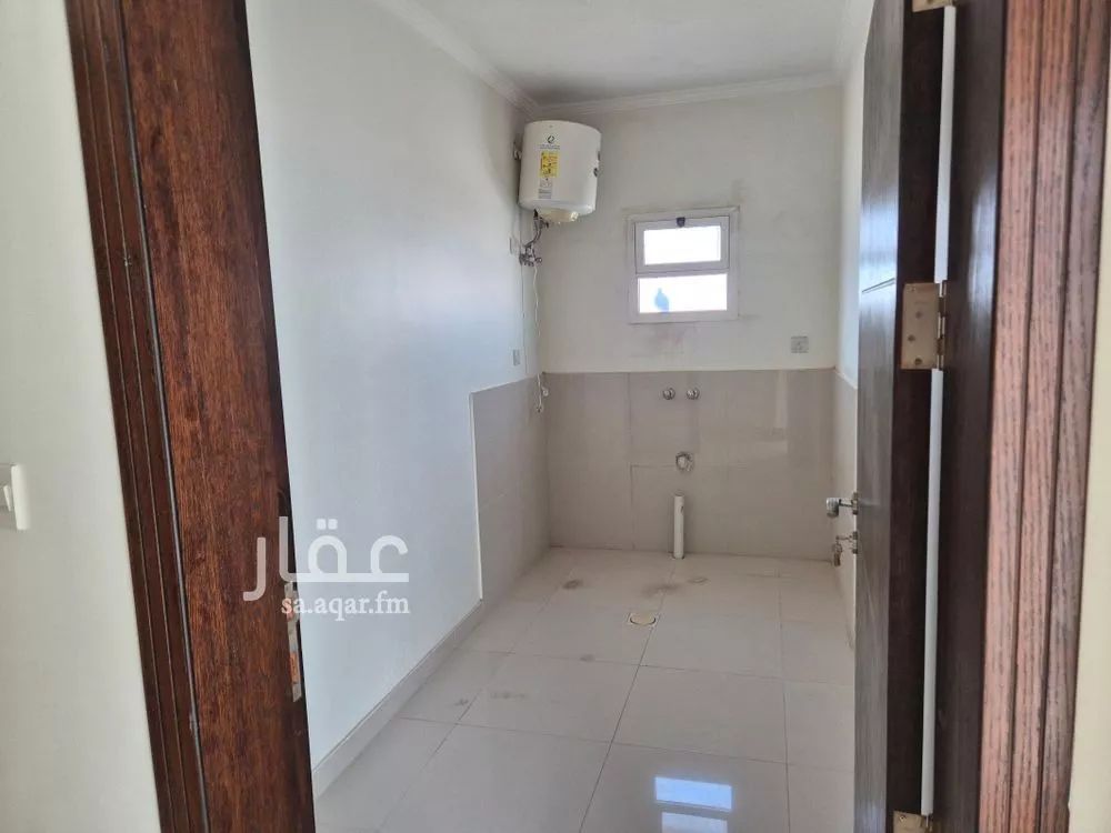 5 bedroom duplex in Al Qusur 8