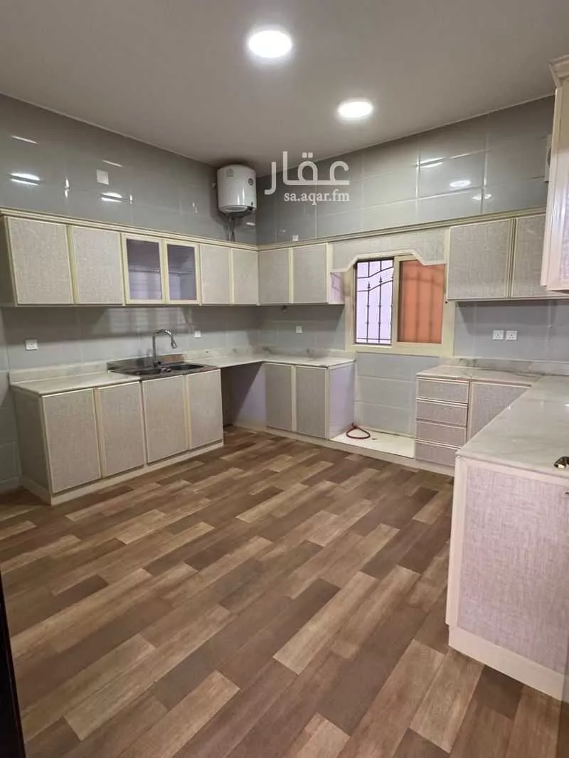 الطابق في القريقر