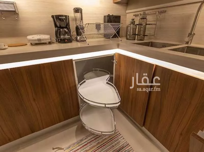 شقة 5 غرف في الملقا 22