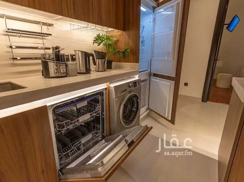 شقة 5 غرف في الملقا 23