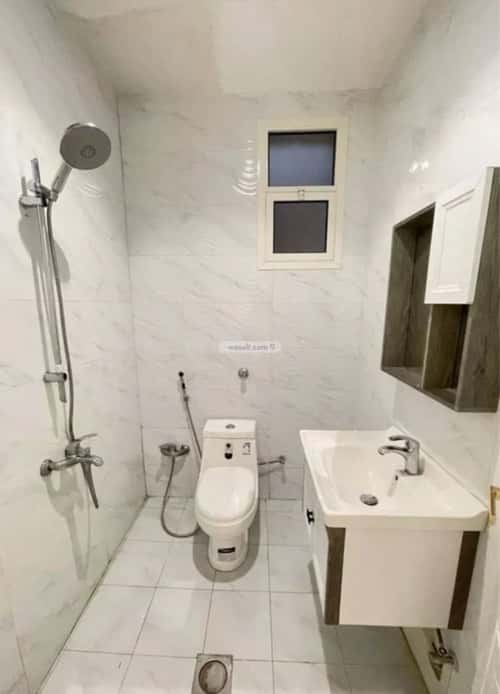 شقة 1 غرف في الملقا 4