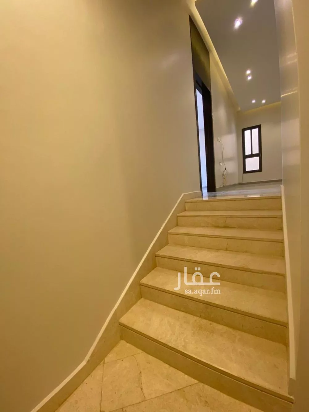 فيلا 4 غرف في العارض 8