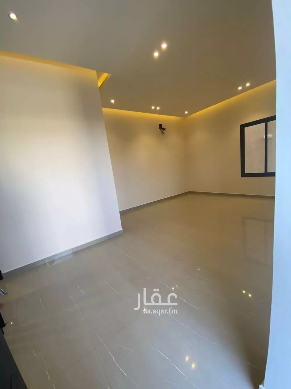 فيلا 4 غرف في العارض 9