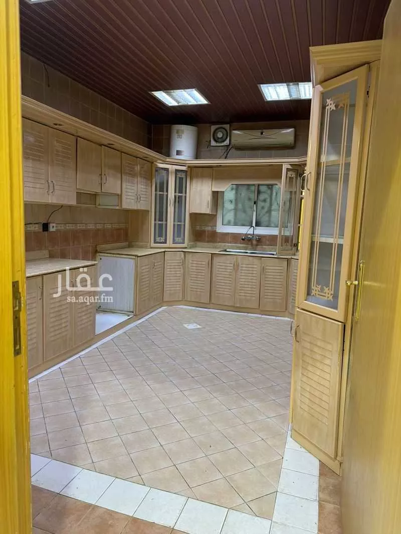 5 bedroom villa in Al Uraija Al Gharbiyah 4