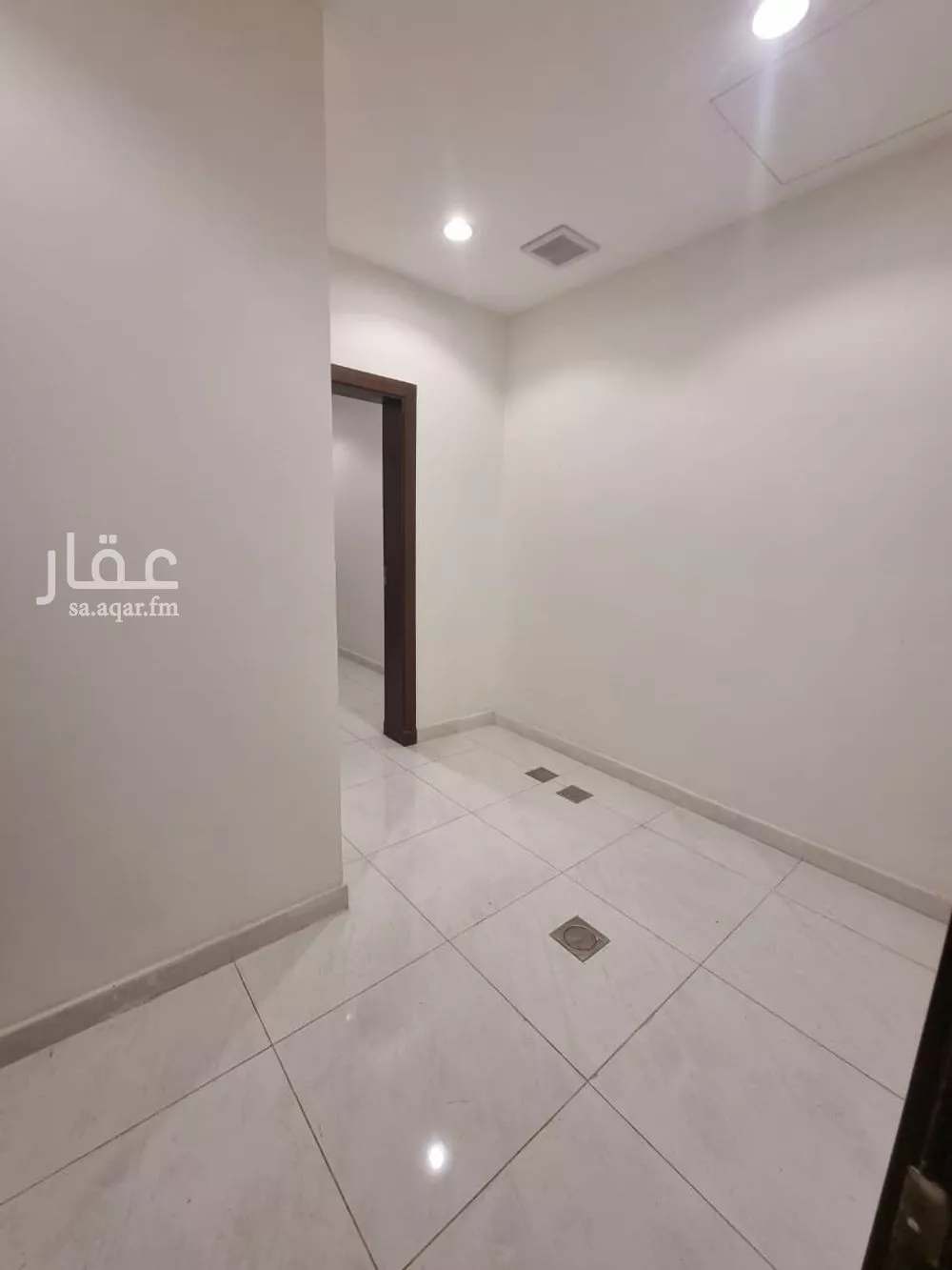 فيلا 4 غرف في الجنادرية 9