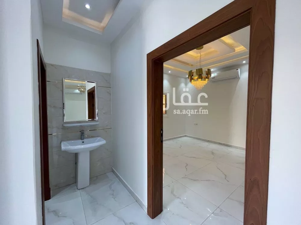 6 bedroom duplex in Al Malqa 9