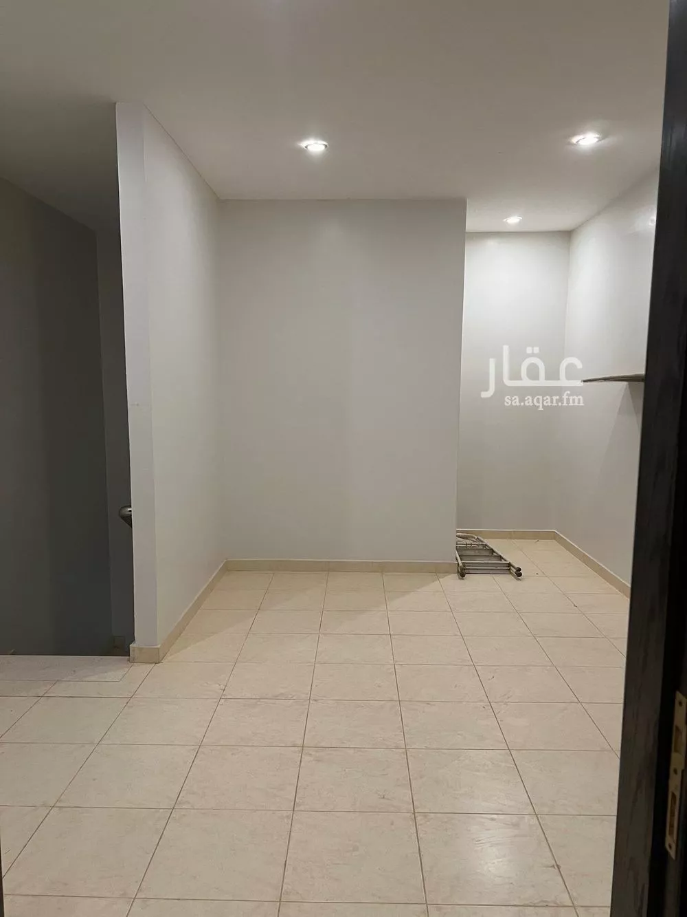 فيلا 9 غرف في الياسمين 30
